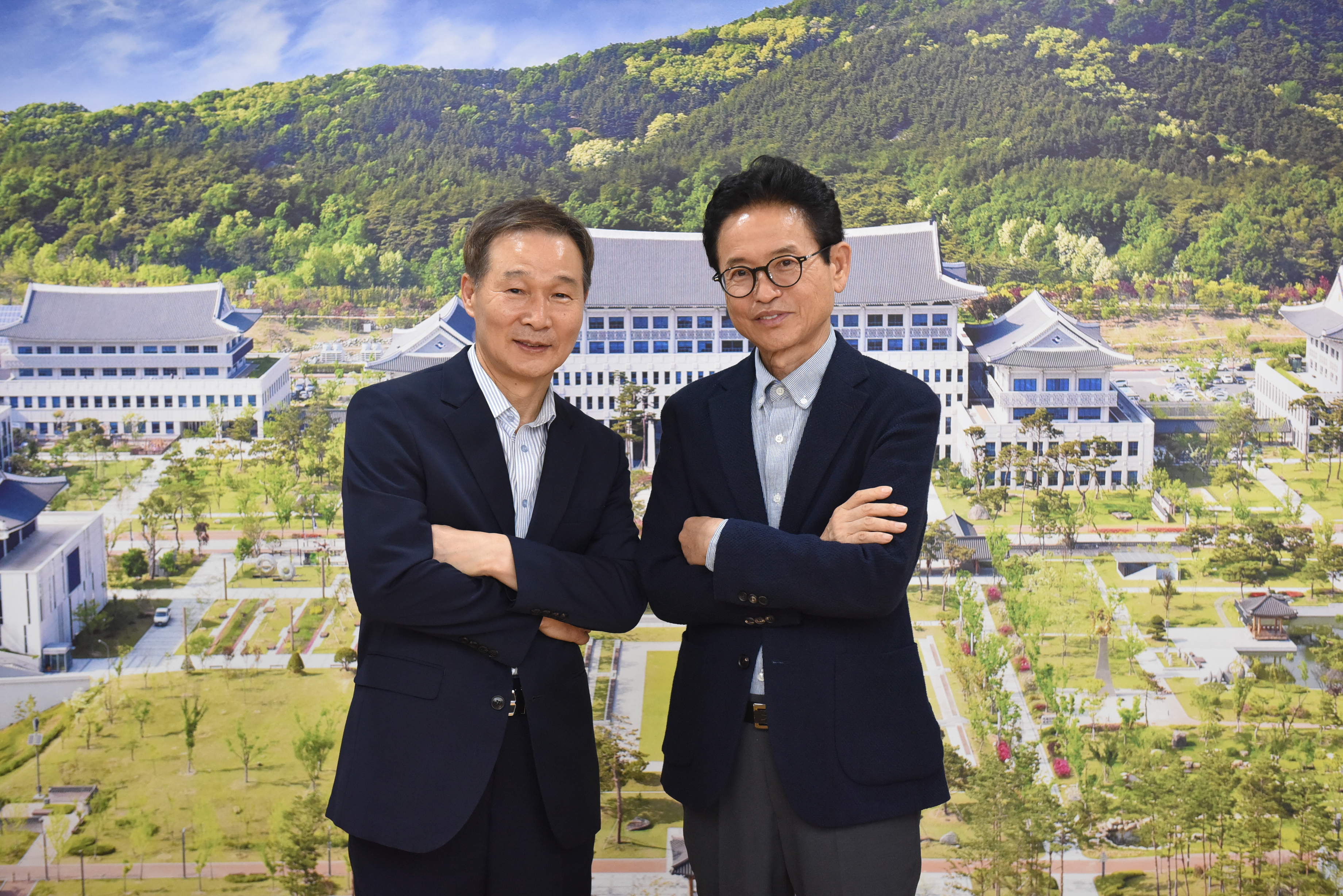 문경레저타운 신임대표 이철우 도지사 면담 폐광지역 활성화에 적극 지원하기로 약속